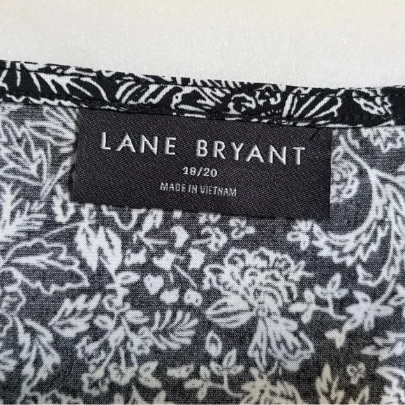 Lane Bryant Black & White Paisley V-Neck Top Size 18/20 - Picture 6 of 7